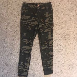 Camouflage pants Forever 21